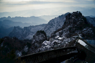 武当山清晨雪景风光
