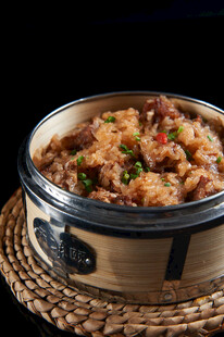 美味瓦罐饭香气四溢
