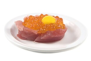 金枪鱼肉配鱼子酱美食