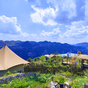 山间露营帐篷美景