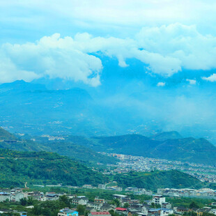 山间城镇美景