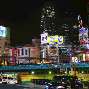 都市夜晚繁华街景