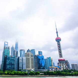 上海外滩摩天大楼城市景观