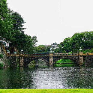 河畔古桥