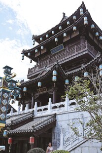 古色古香中式多层楼阁建筑