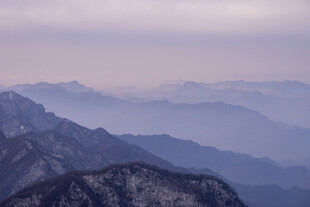 武当山冬日山峦雪景
