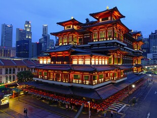 夜幕下的新加坡中式古建筑