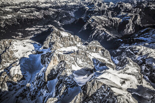 壮丽雪山景观
