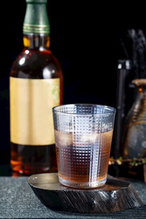 威士忌配杯