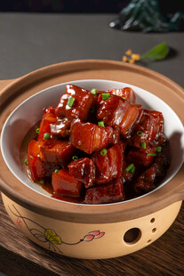 砂煲红烧肉