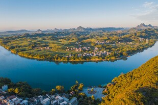日落知青城落崖镇全景
