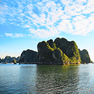 海上奇峰美景