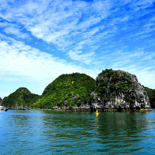海上青山美景