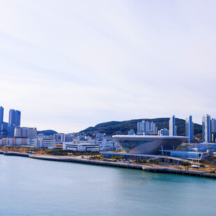 海滨城市现代建筑景观