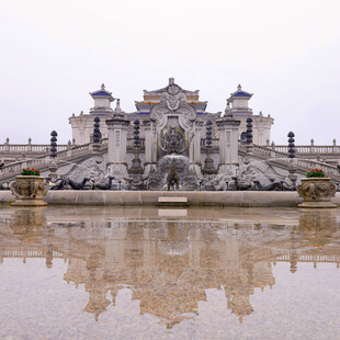 中式古典建筑景观倒影