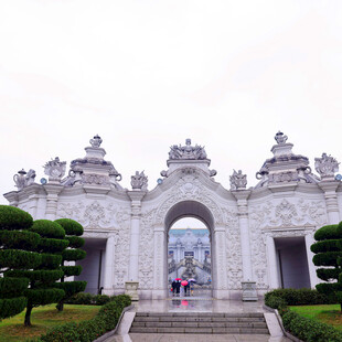 精美白色石雕大门景观