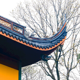 中式古建筑屋檐一角