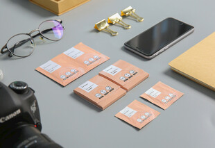 摄影配件与存储卡展示