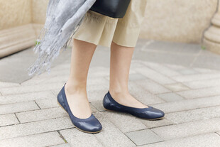 女士优雅平底鞋穿搭展示