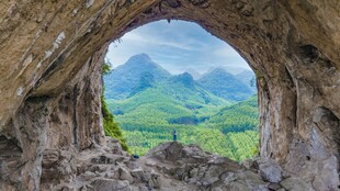 柳州穿山洞风光