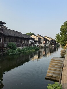 江南水乡沿河古朴民居