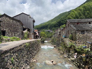 岩下石头村