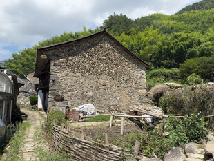 山间石屋