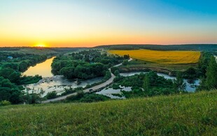 夕阳下的田园风光美景