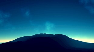 夜幕下的山峦轮廓