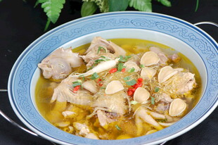 黄焖鸡肉香菇美食佳肴