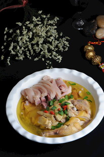 金汤蹄髈老鸡 