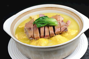 蛋饺咸鸡煲