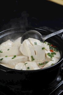 热气腾腾的美味豆腐汤