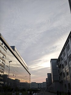 城市暮色中的建筑景观