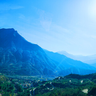 壮丽山间美景
