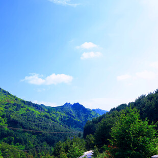 青山蓝天美景