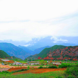 山间田园美景