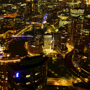 城市璀璨夜景俯瞰图