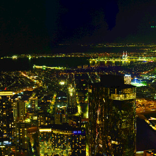 城市璀璨夜景俯瞰图