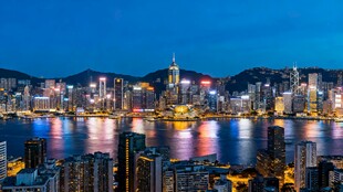香港维多利亚港两岸摩天楼璀璨夜