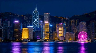 香港中银大厦夜景配粉色摩天轮