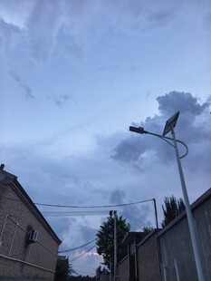 乡村傍晚路灯与天空景色