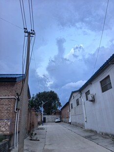 乡村小巷景象