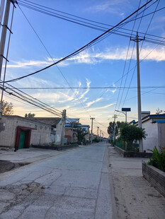 乡村小路的宁静日常