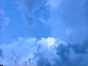 蓝天白云美景