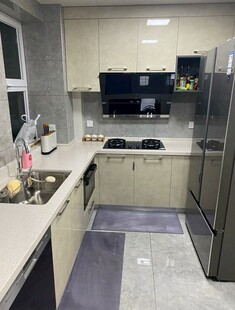 现代简约风格的温馨厨房