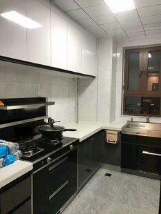 现代简约风格的厨房空间