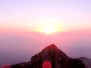 山顶壮丽日出美景