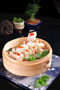 竹制蒸笼里的美味年糕