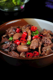 香辣美味的红烧鸭肉